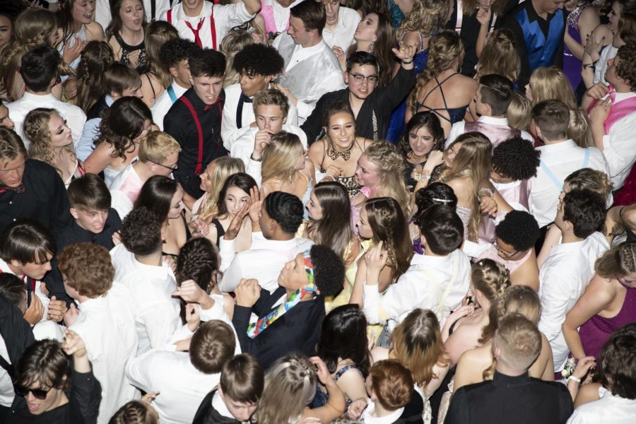 Prom Music Disappoints Attendees