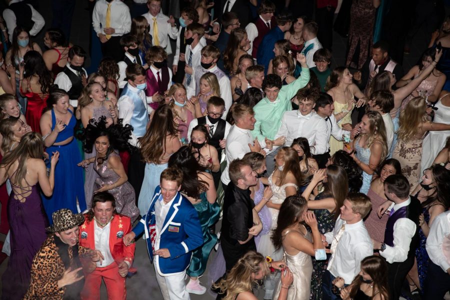 Should underclassmen be allowed to attend prom?